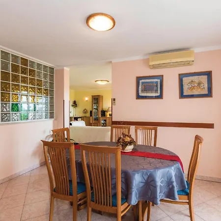 Casa vacanze Lovely In Labin With Wifi *
